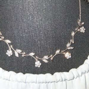 Chic Silver Floral Necklace